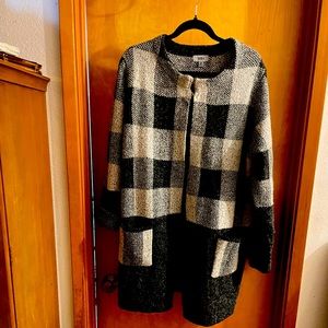 Black and white Straight sweater/jacket